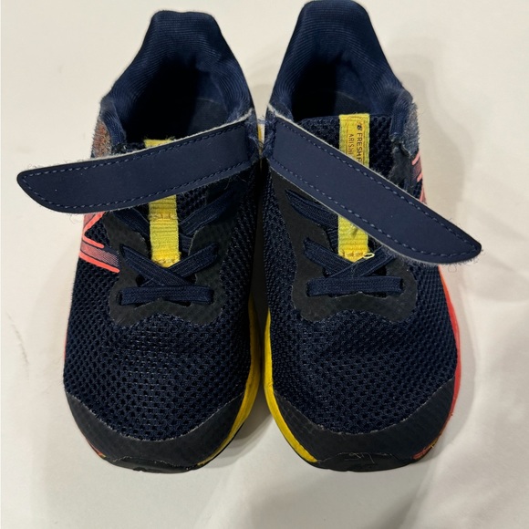 Toddler size 6 shoes - Picture 6 of 7